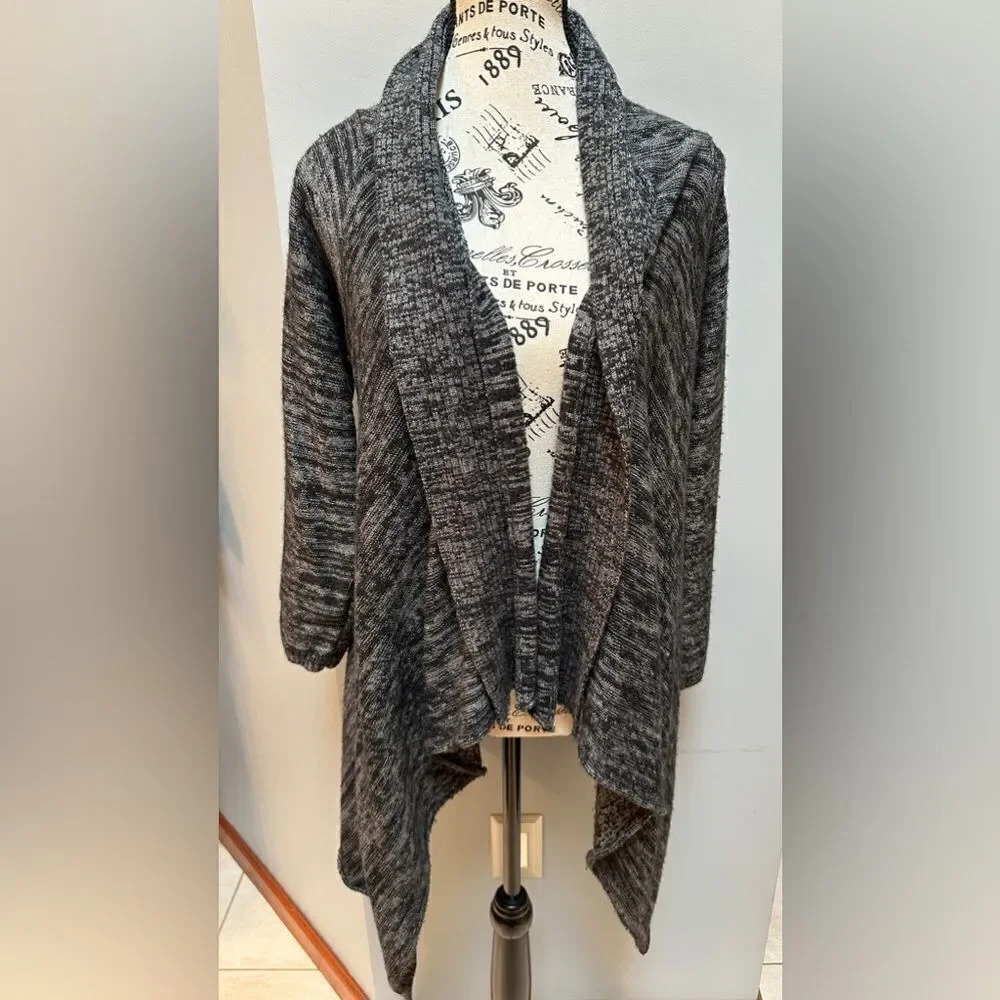 Tweeds women’s grey wrap sweater.   Size xl